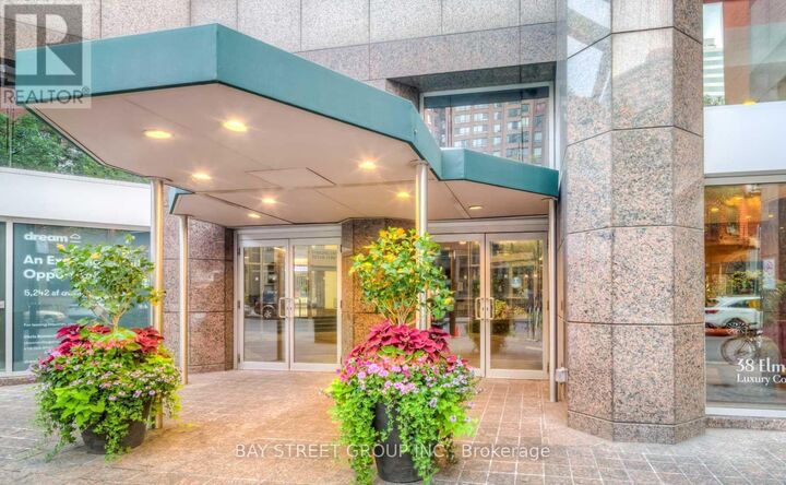 Property Photo:  38 Elm Street 2200  ON M5G 2K5 
