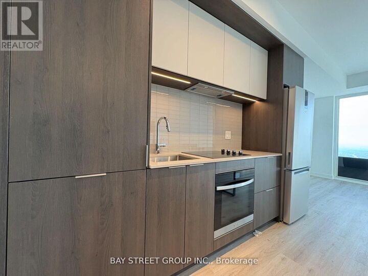 Property Photo:  395 Square One Drive 4309  ON L5B 0P6 