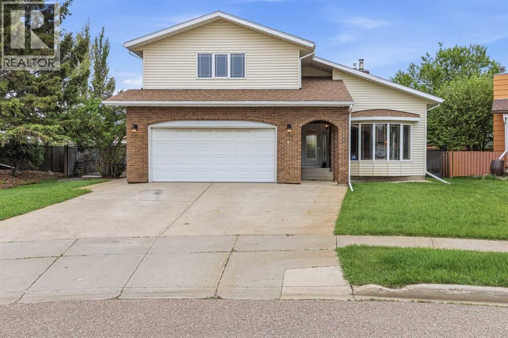 Property Photo:  5613 37 Street  AB T9V 1Z2 