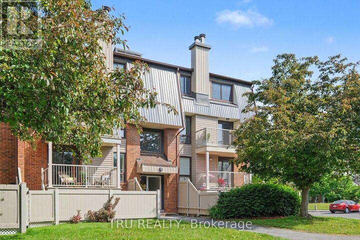Property Photo:  22 Sweetbriar Circle 8  ON K2J 2K4 