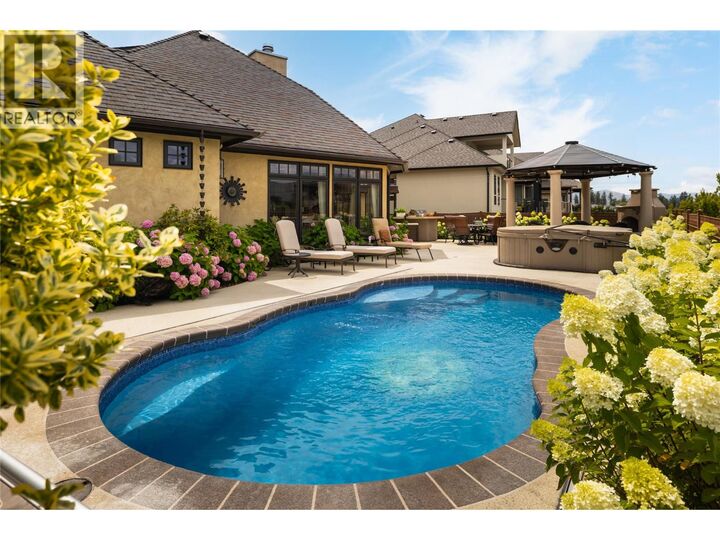 4768 Carmel Crescent — photo 1