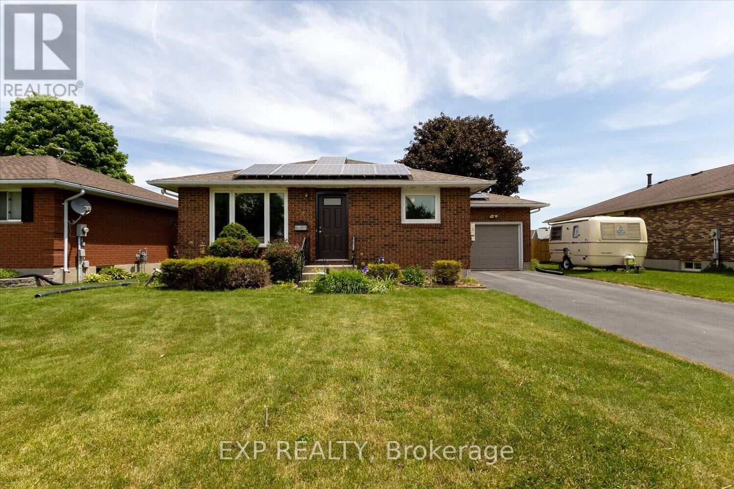 Property Photo:  28 Denrich Avenue  ON N4G 4W1 