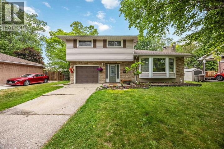 Property Photo: 1068 Fairlane Avenue ON N7S 3J8