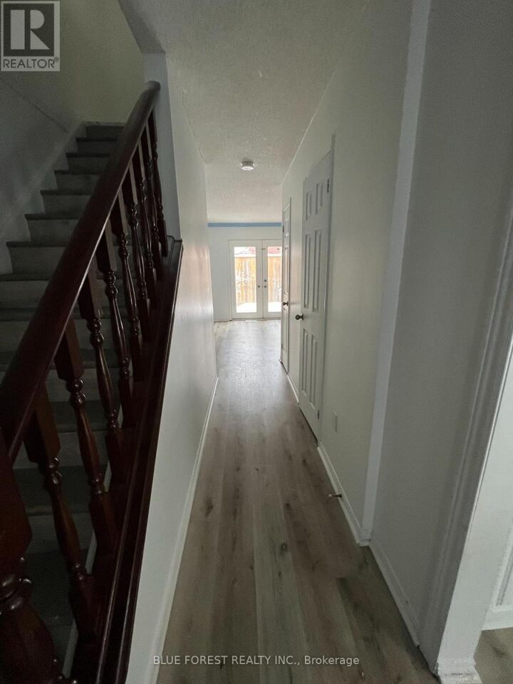Property Photo:  70 Chapman Court 42  ON N6G 4Z4 