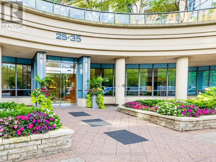 Property Photo:  35 Viking Lane 2040  ON M9B 0A2 