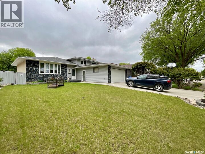 Property Photo:  255 Litzenberger Crescent  SK S4R 7A2 