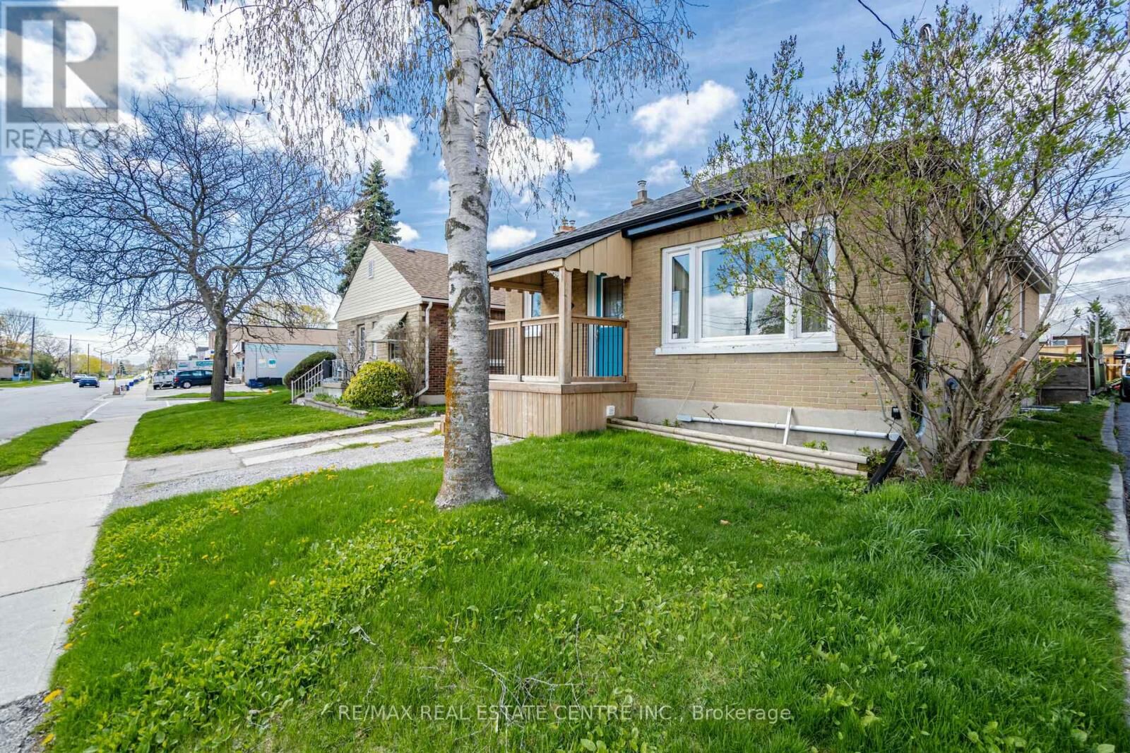 Property Photo:  102 Wilson Road South  ON L1H 6B7 