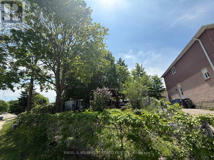 Property Photo:  689 College Avenue West  ON N1G 2Y2 
