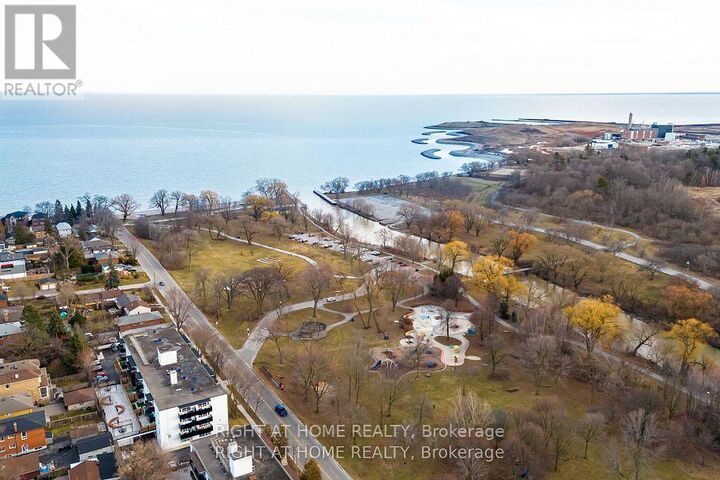 Property Photo:  3865 Lake Shore Boulevard West 1309  ON M8W 0A2 