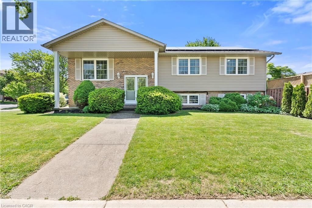 Property Photo:  83 Amberwood Street  ON L8J 1Z8 