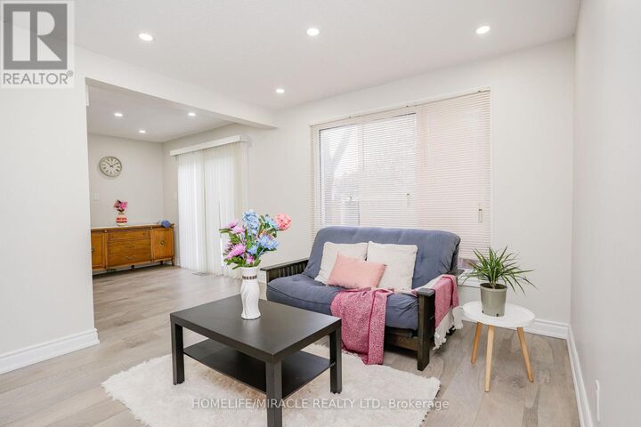 Property Photo:  15 Heatherside Court  ON L6S 1N9 