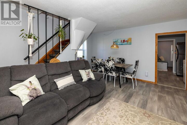 Property Photo:  404 Amelia St W  ON P7E 4A8 