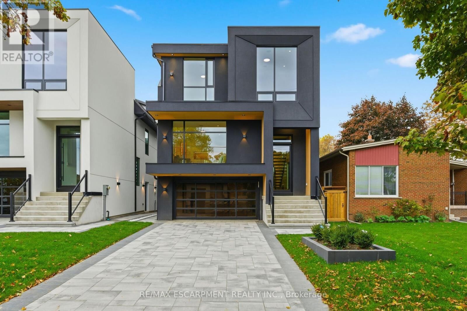 Photo de la propriété:  957 Halliday Avenue  ON L5E 1P4 