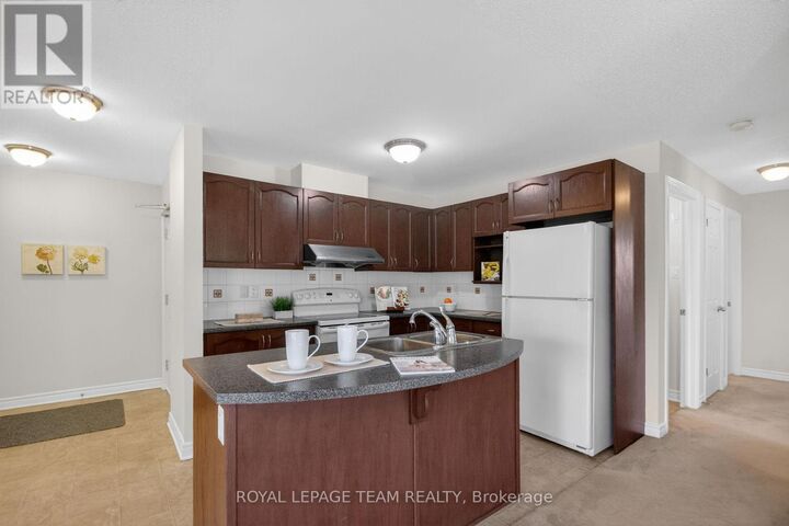 Property Photo:  176 Paseo Private 7  ON K2G 4N7 