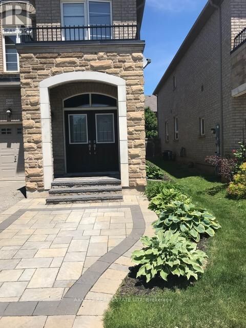 Property Photo:  2449 Grand Oak Trail  ON L6M 0J3 