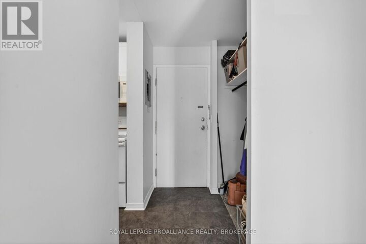 Property Photo:  17 Eldon Hall Place 206  ON K7M 7H5 