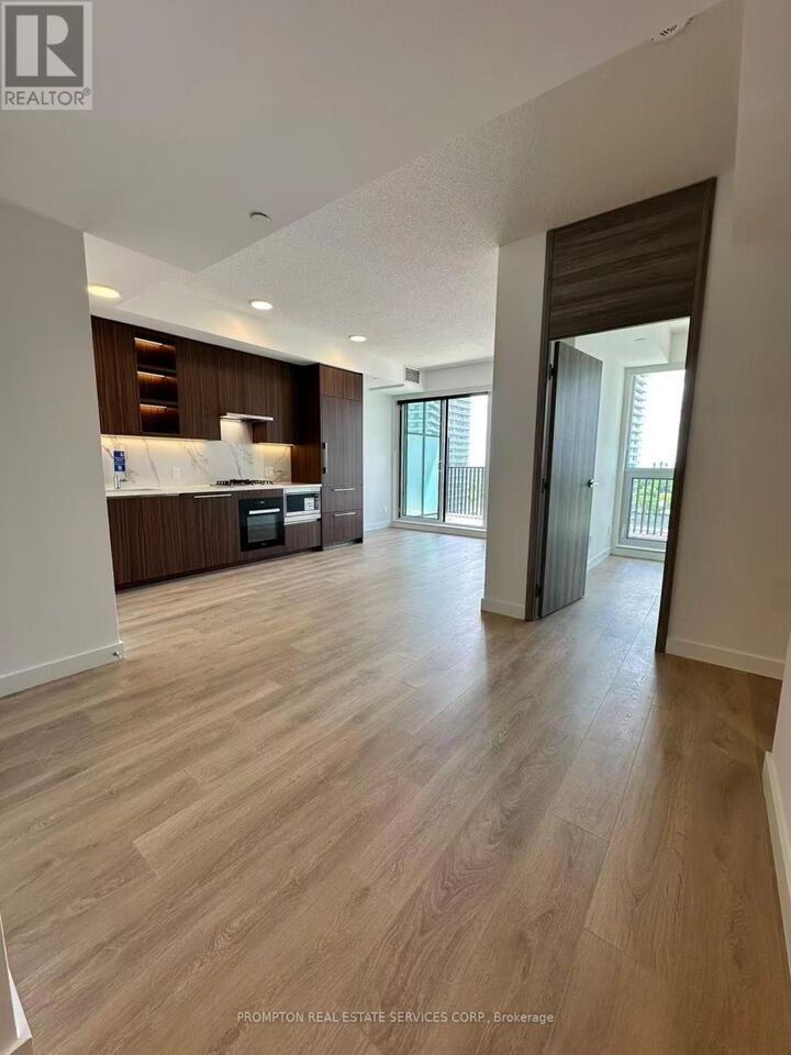 Property Photo: 68 Esther Shiner Boulevard 1216 ON M2K 0J6