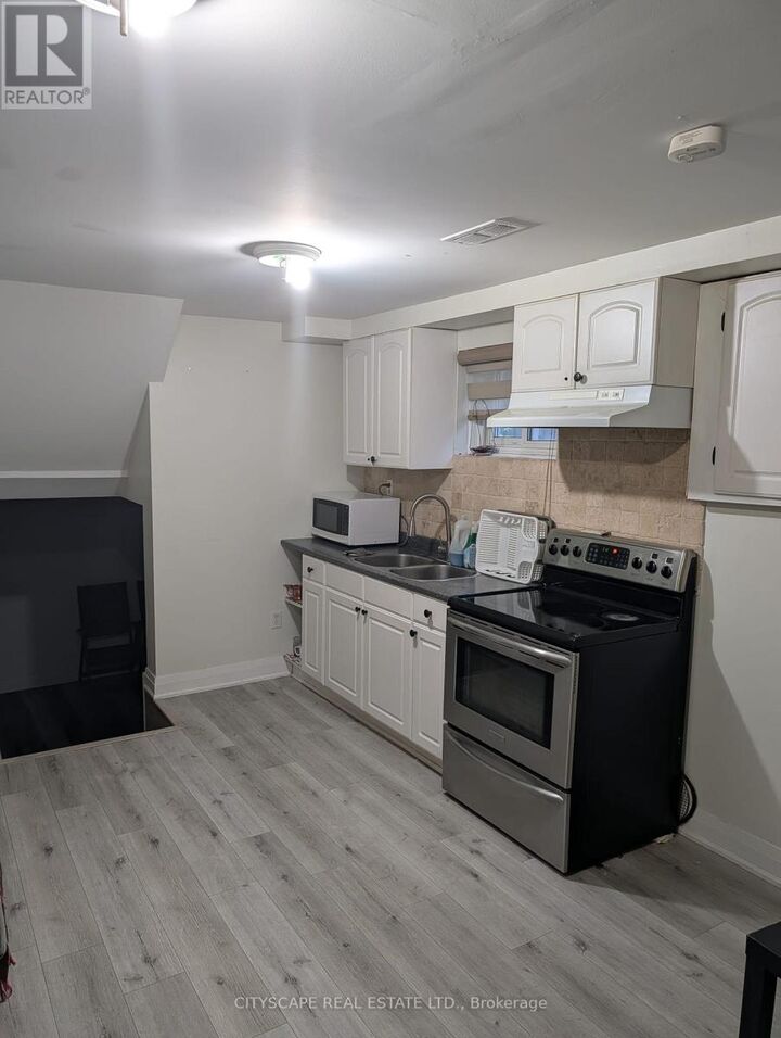 Property Photo:  6393 Chaumont Crescent  ON L5N 2M7 