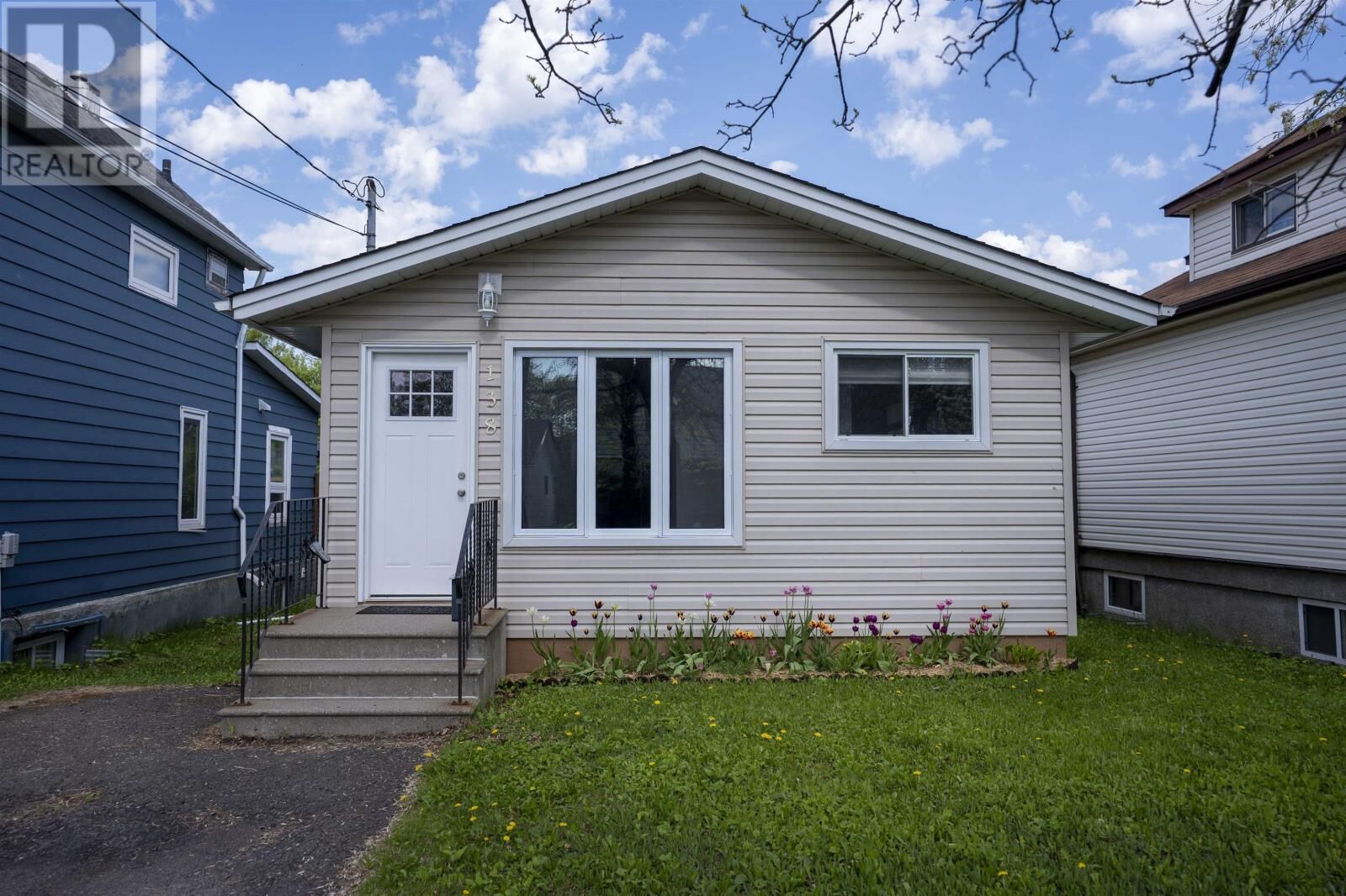 Property Photo:  138 Windemere Ave. S.  ON P7A 6B4 