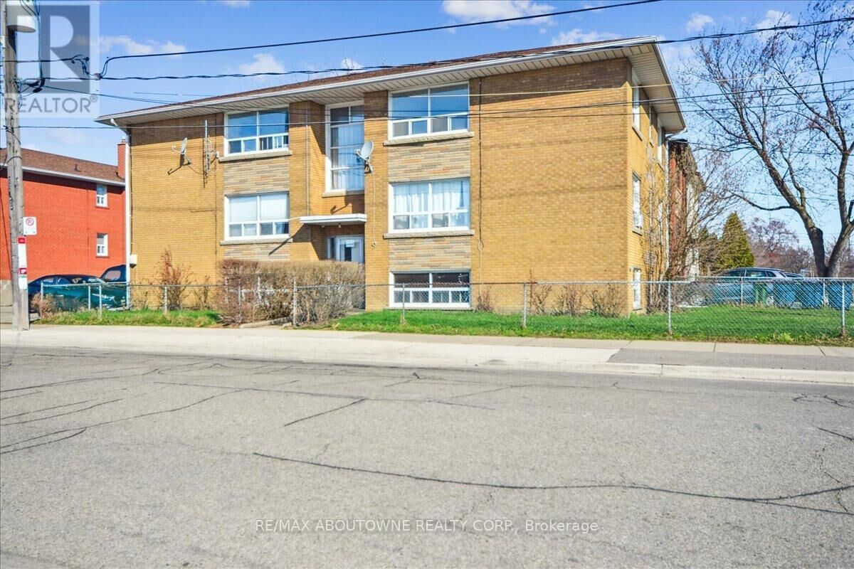 Property Photo:  2 Wesley Street 5  ON M8Y 2W3 