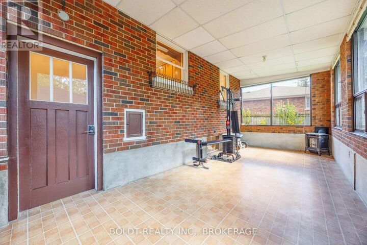 Property Photo:  127 Louth Street Unit#2  ON L2S 2T8 