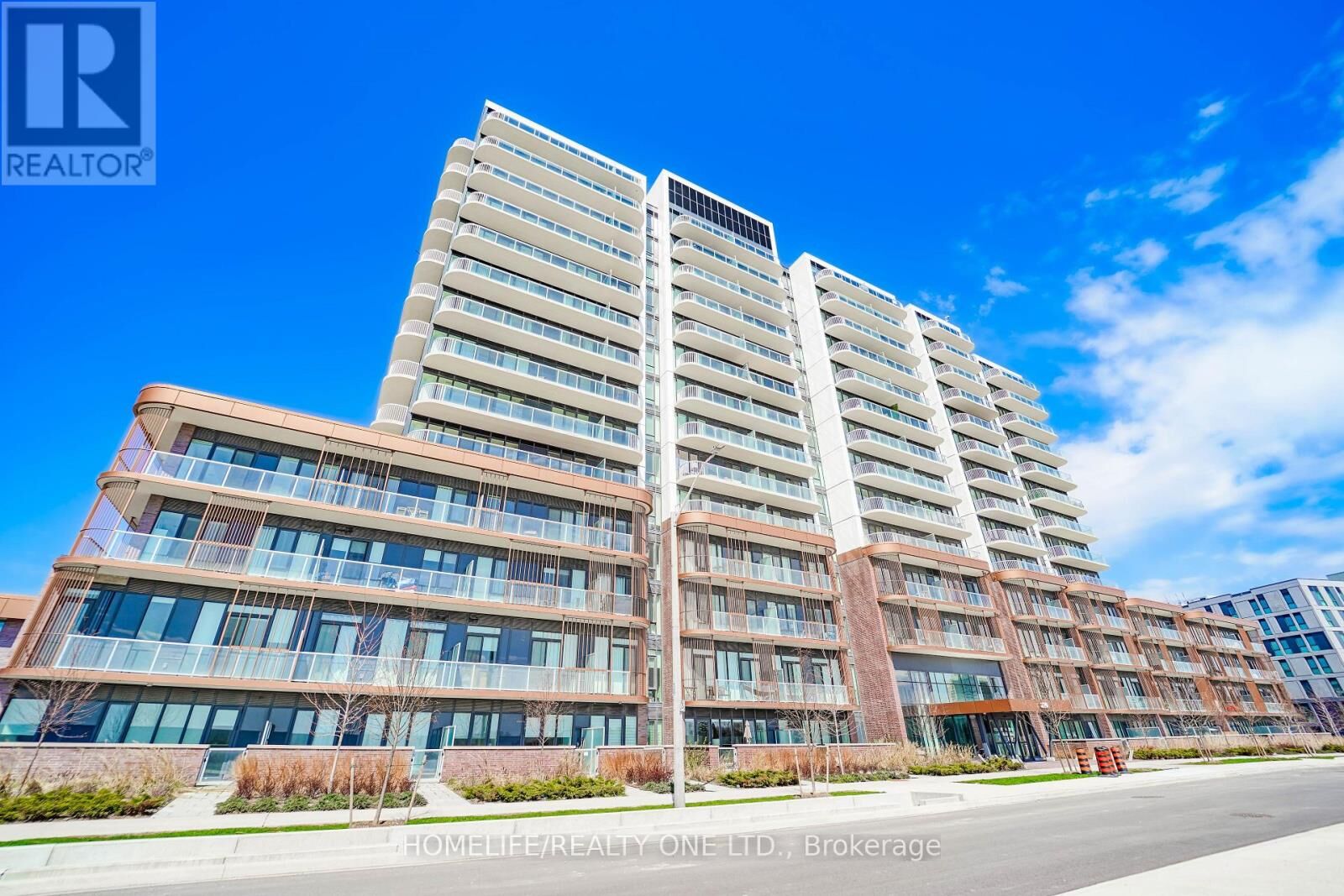 Property Photo:  220 Missinnihe Way 421  ON L5H 0A9 