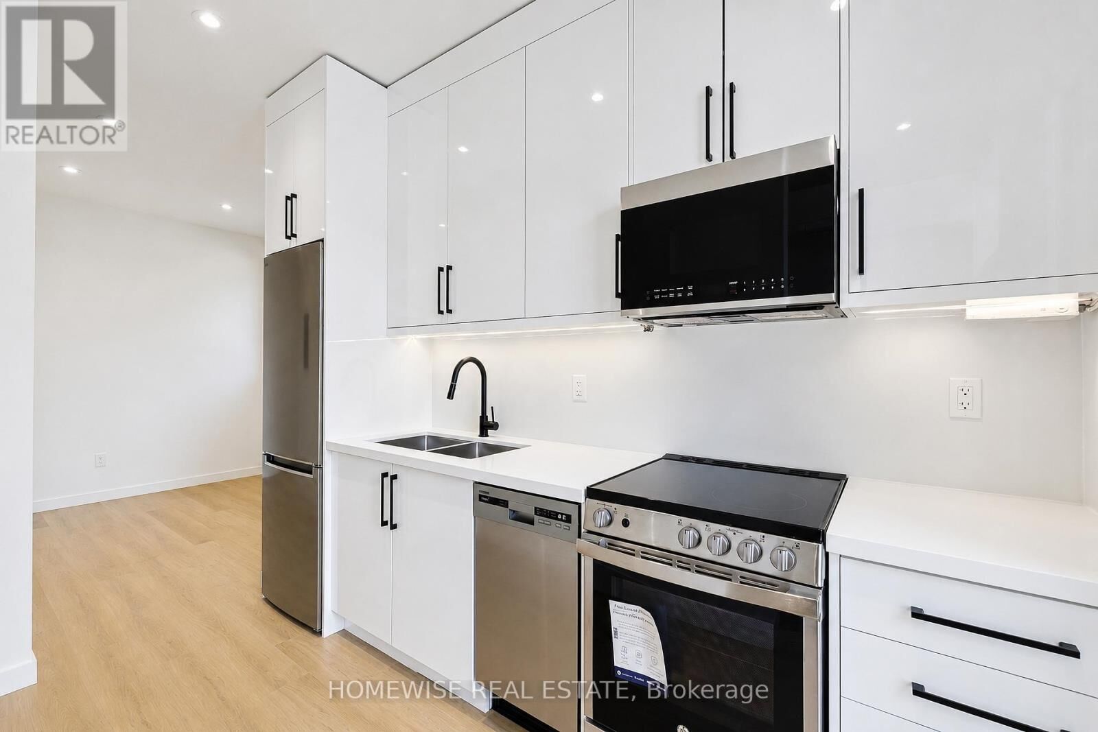 Property Photo:  159 Locksley Avenue Grdn  ON M6B 3N6 