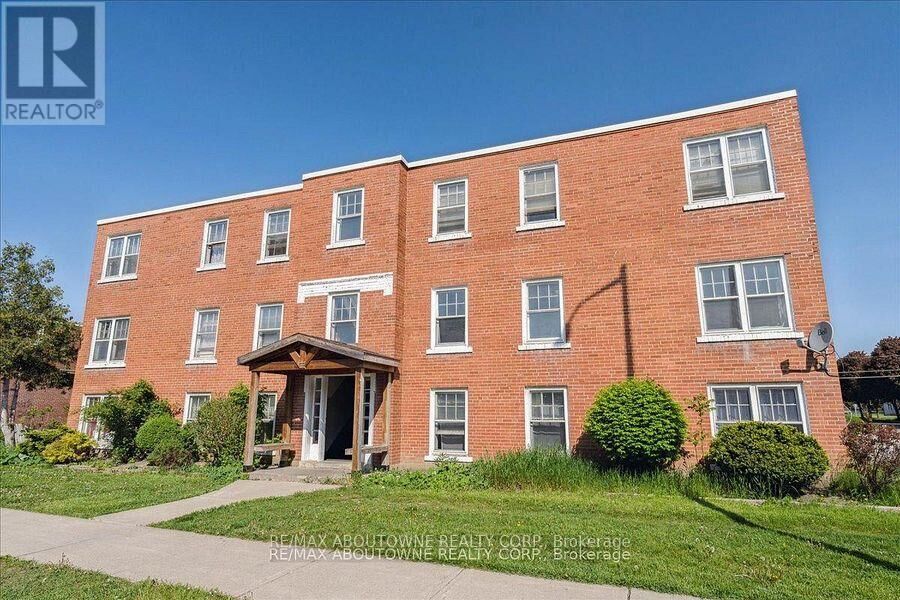 Property Photo:  133 North Service Road East 6  ON L6H 1A3 