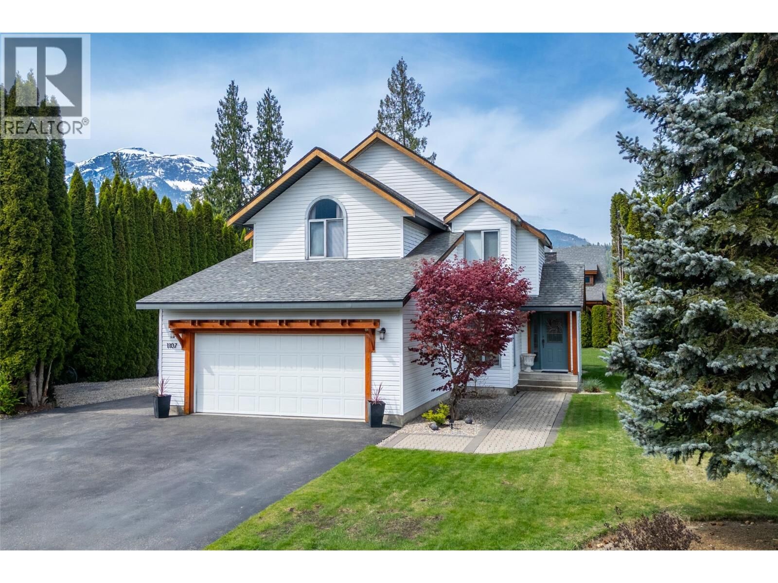 Property Photo:  1107 Pineridge Crescent  BC V0E 2S1 