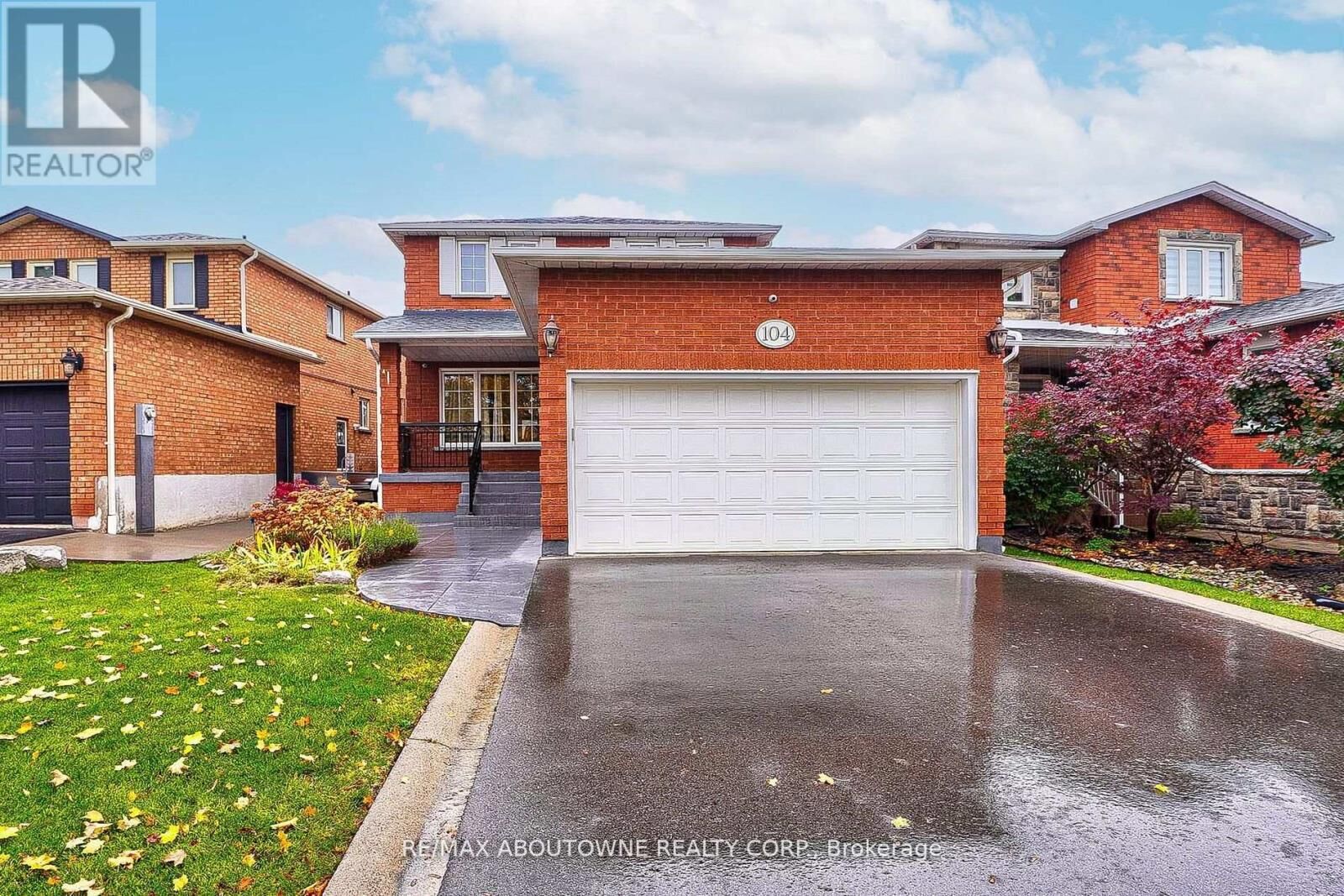 Property Photo: 104 Cabinet Crescent ON L4L 6E6