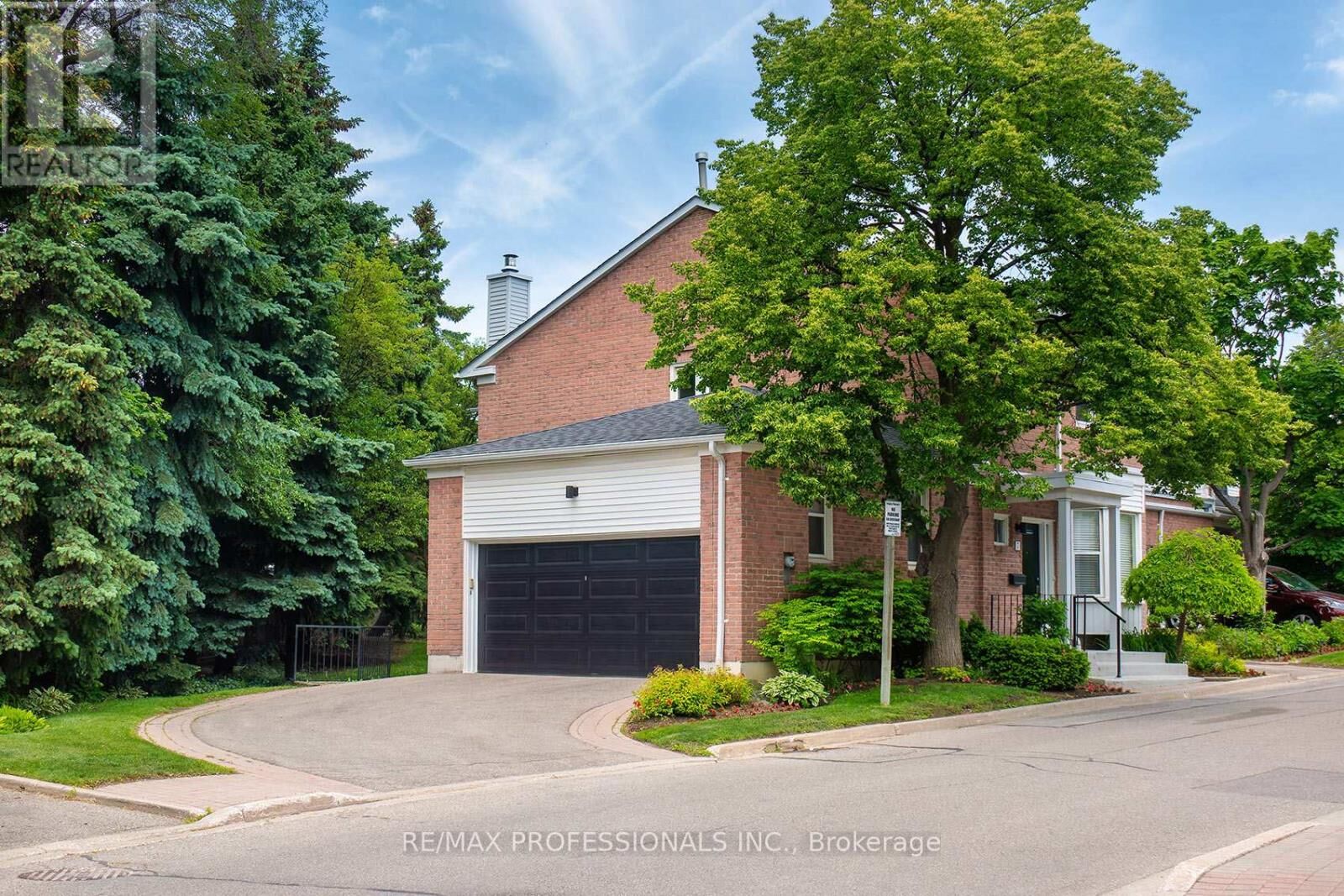 Property Photo:  7 Tamarack Circle  ON M9P 3T9 
