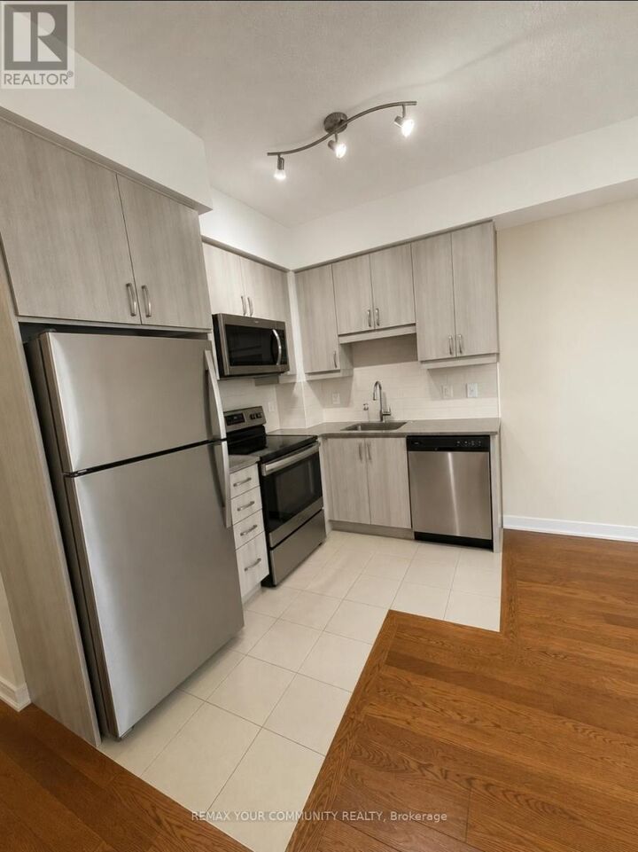 Property Photo: 9191 Yonge Street 518 SW ON L4C 6Z2