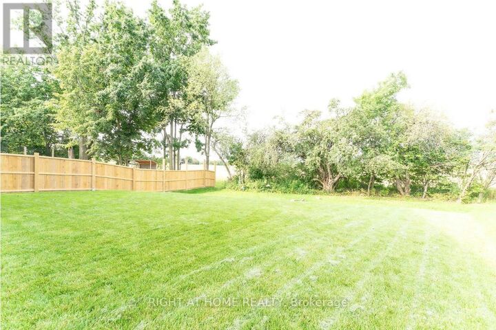 Property Photo:  42 Forsyth Crescent  ON L4N 7T4 