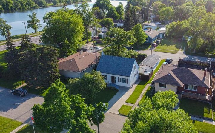Property Photo:  125 Cochrane Street  MB R1N 2L8 