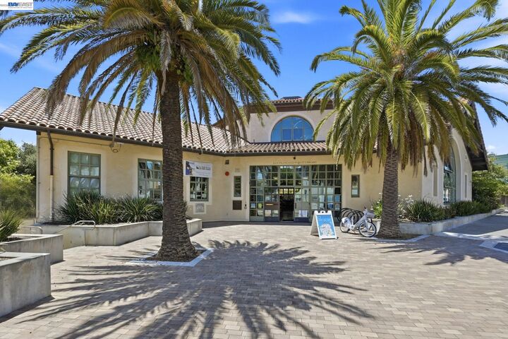 Property Photo:  438 Leland Ave  CA 94134 