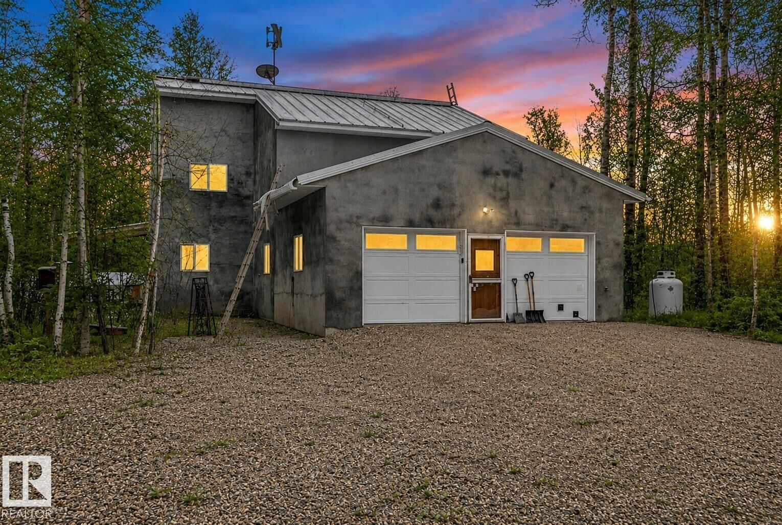 Property Photo:  53301 Rge Road 32 14  AB T0E 0N0 