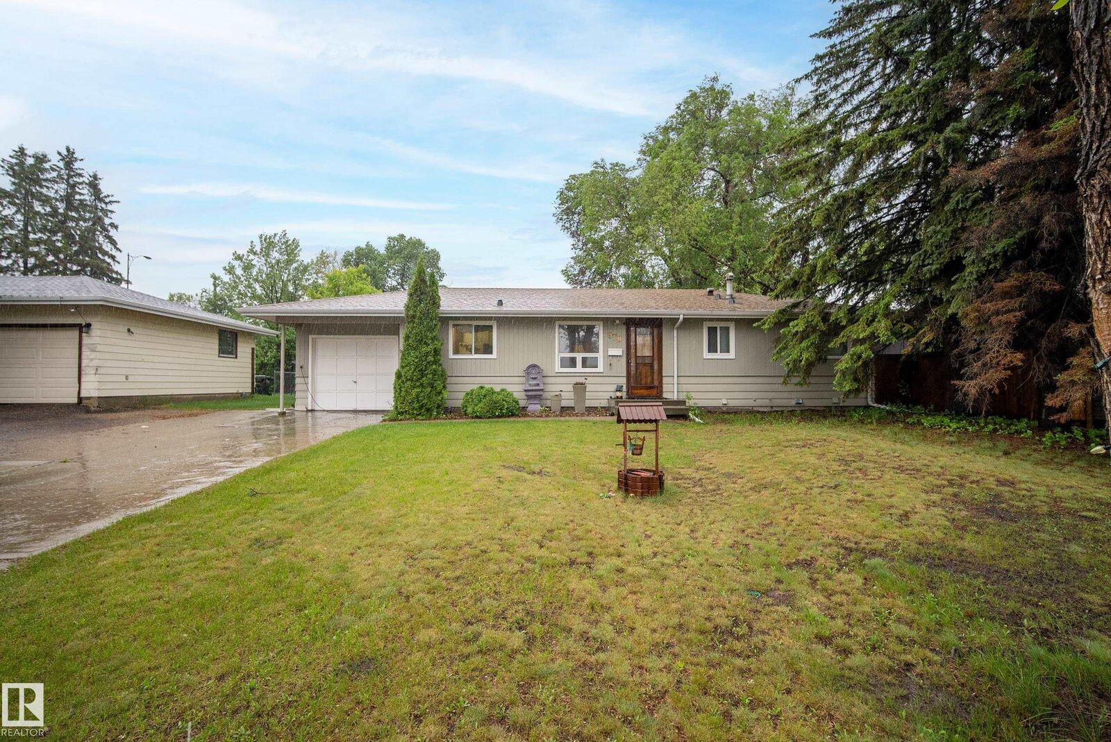 Property Photo:  970 Alder Avenue  AB T8A 1V6 