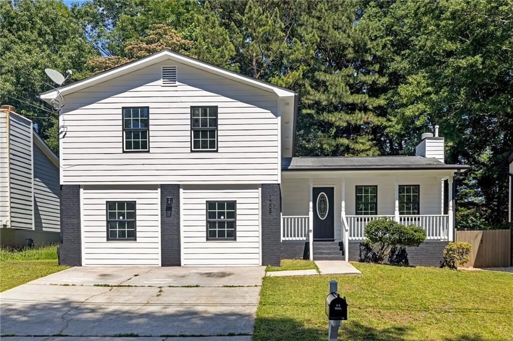 Property Photo: 1258 Autumn Hill Lane GA 30083