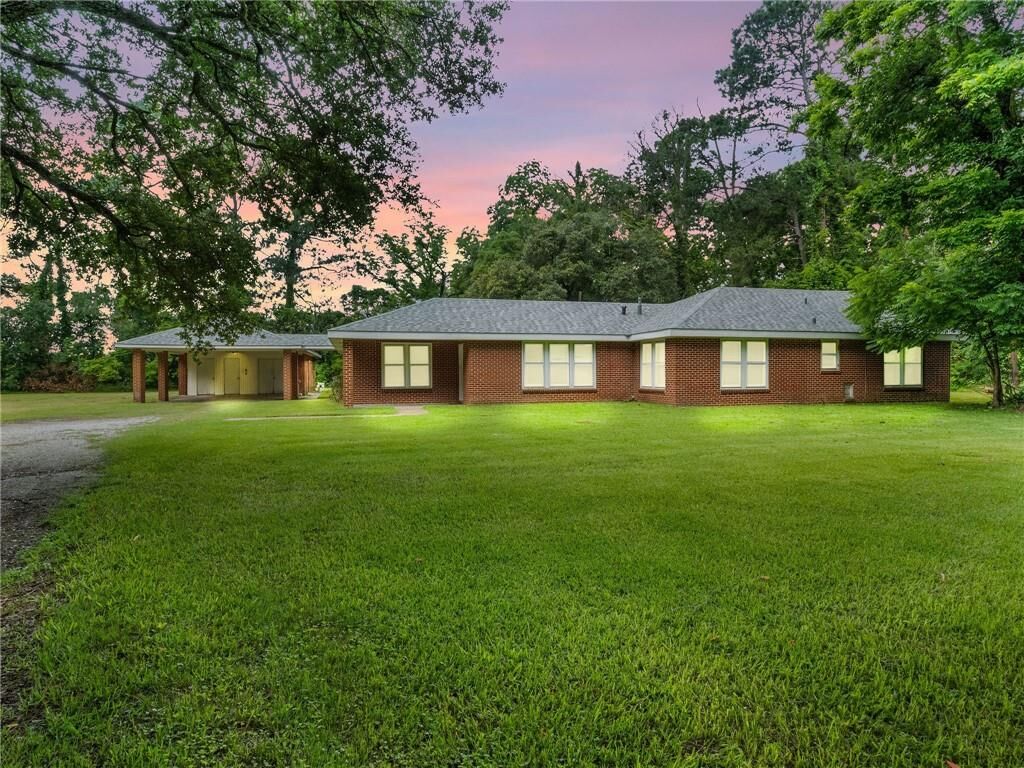 Property Photo:  6322 Third Street  LA 71301 
