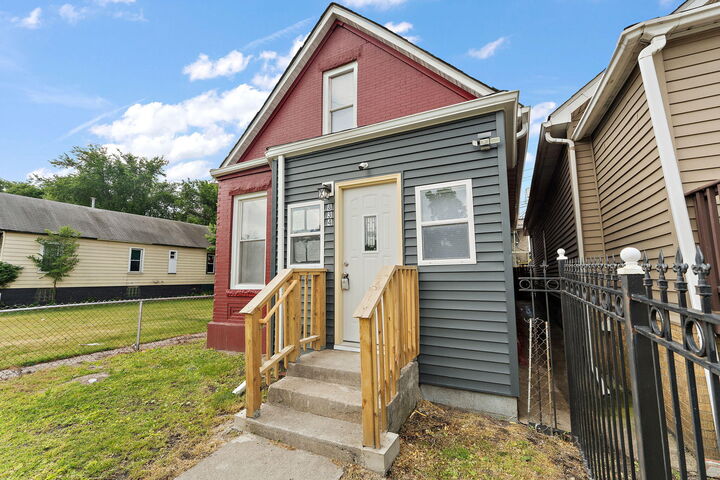 Property Photo:  834 Willow Court  IN 46320 