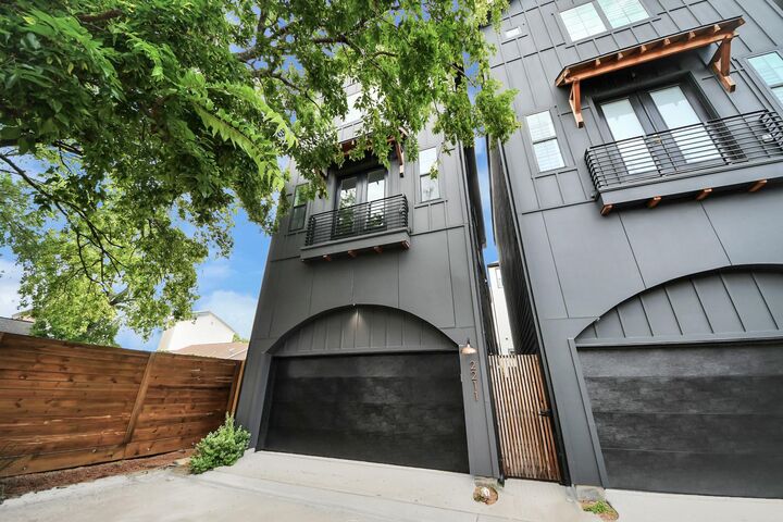 Property Photo:  2211 Bevis Street  TX 77008 