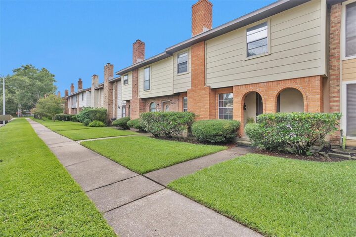Property Photo:  1528 Silverpines Road 528  TX 77062 
