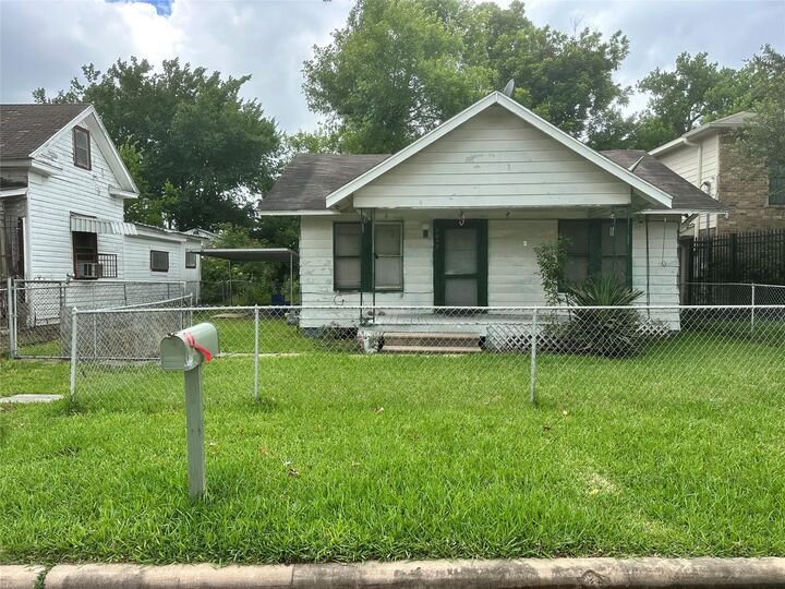 Property Photo: 5017 Terry Street TX 77009