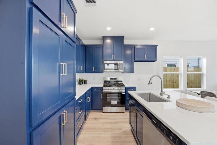 Property Photo:  528 N 4th Street  TX 77571 