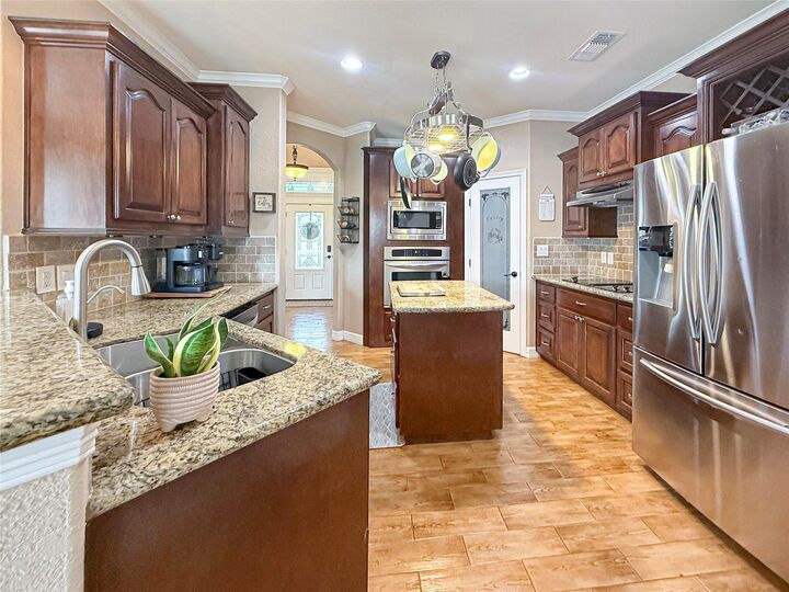 Property Photo: 807 Mill Road TX 77515
