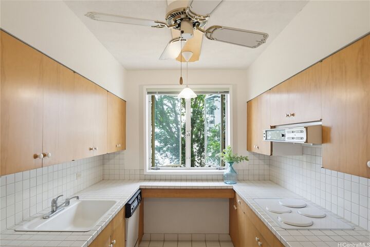 Property Photo: 1001 Wilder Avenue 301 HI 96822