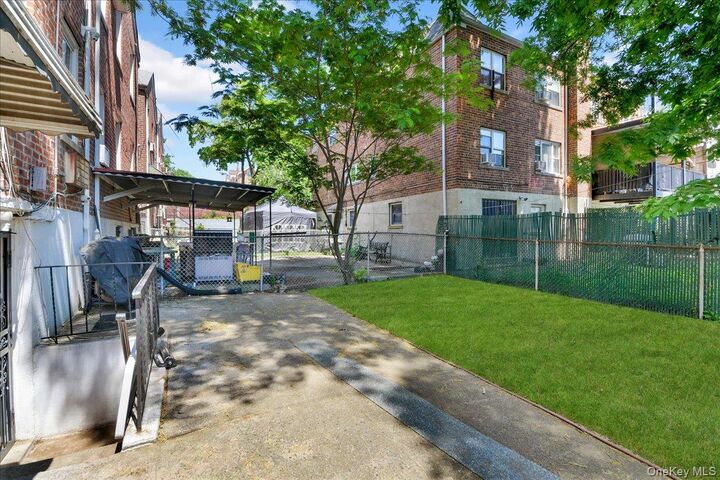 Property Photo:  932 Neill Avenue  NY 10462 