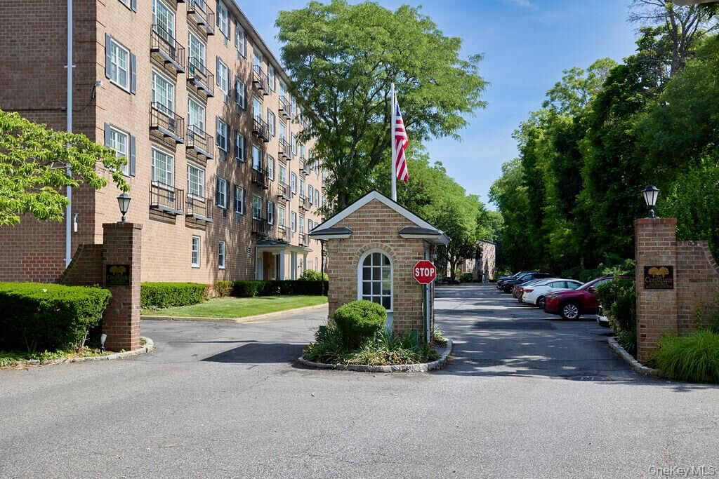 Property Photo:  2 Consulate Drive 1J  NY 10707 