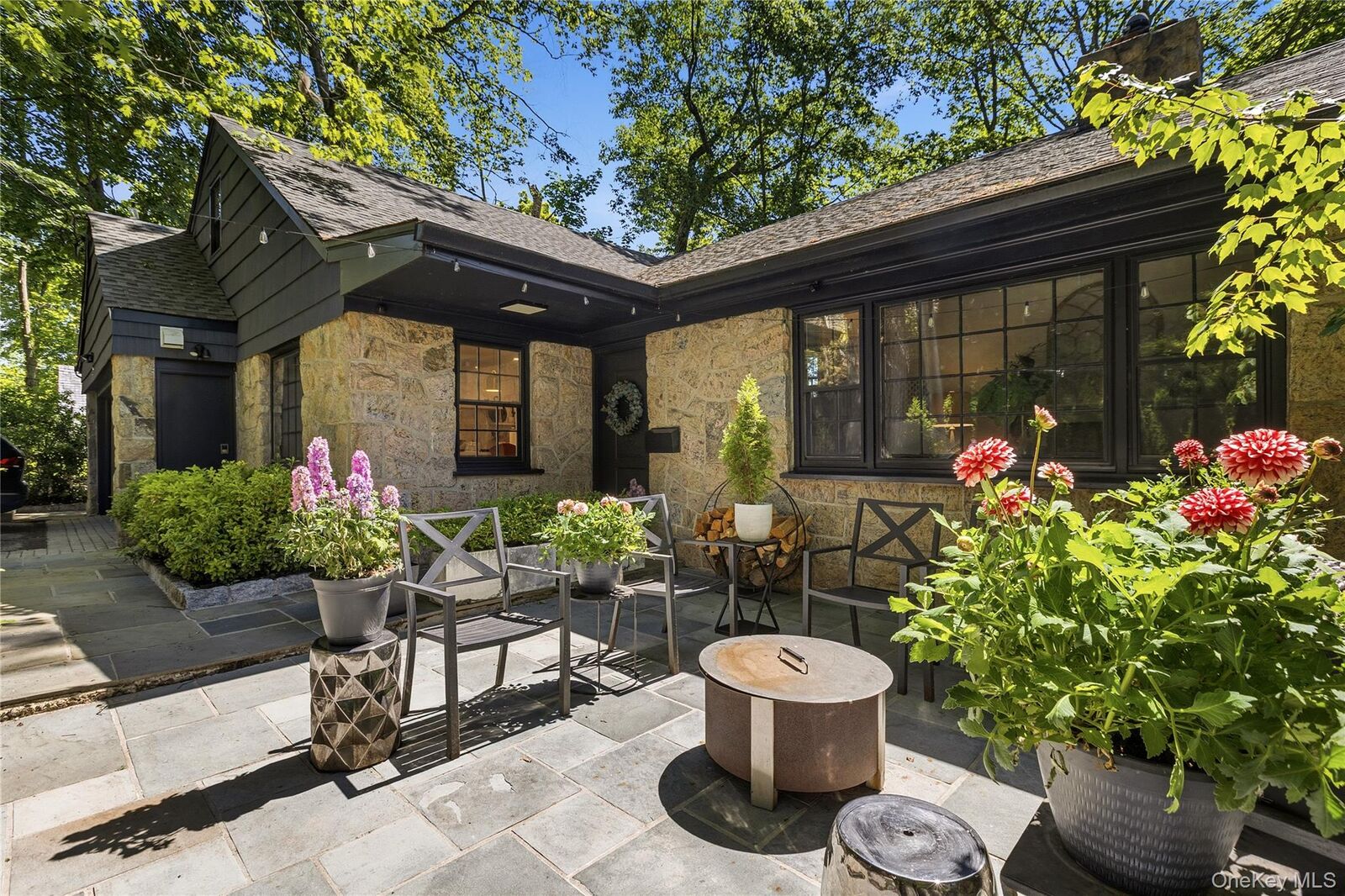 Property Photo:  2 Sherwood Place  NY 10583 