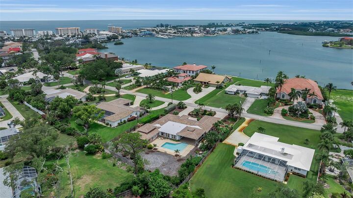 Property Photo:  609 Laguna Drive  FL 34285 